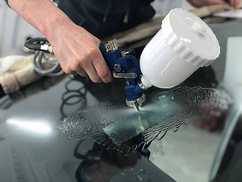 Ремонт лобовых стёкол автомобиля от сколов и трещин Land Rover